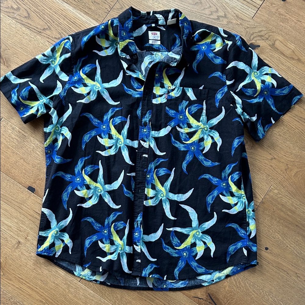 Men's Black Floral Short-Sleeve Button-Up Shirt - Blue & White Print (3)